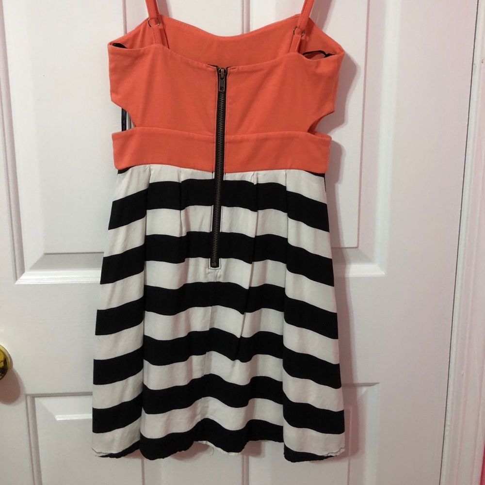 Dress - Picture 2 of 3